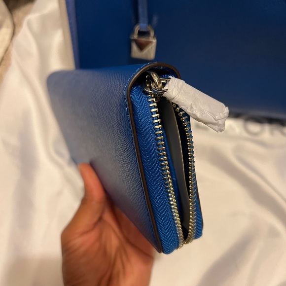 SOLD-MK belted mercer satchel in EUC w/ matching BN wallet - Picture 4 of 11